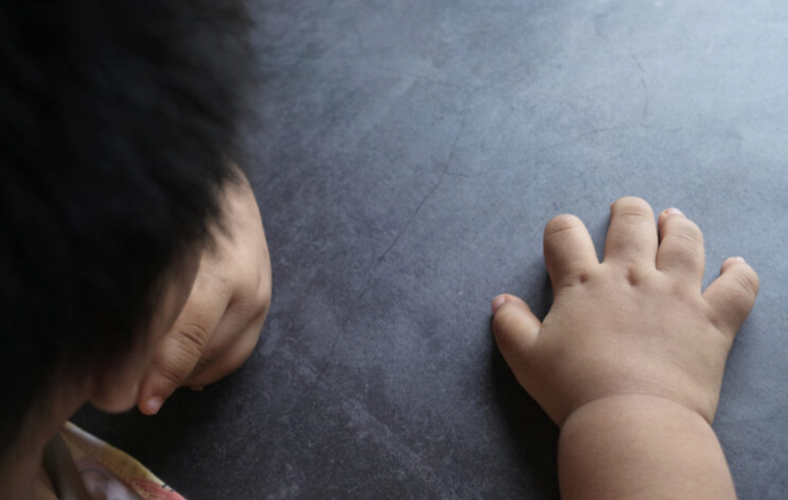 Budak 2 tahun mati dipaksa makan sos pedas, minum soju