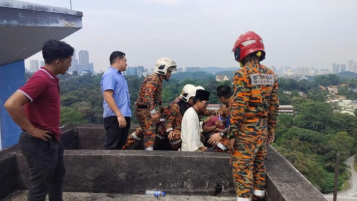 Bomba, penyampai radio selamatkan lelaki alami tekanan