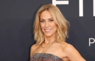 Sheryl Crow tunjuk protes, jual Tesla
