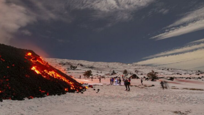 Kehadiran mendadak pelancong di Gunung Berapi Etna cetus bahaya