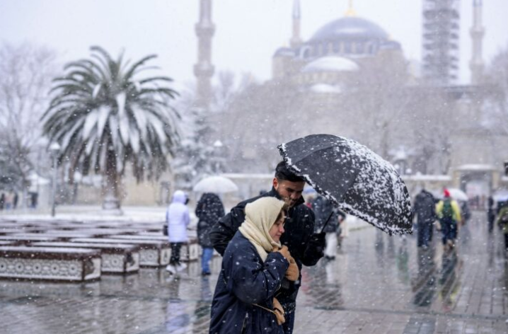 Ribut salji cetus gangguan perjalanan di Istanbul
