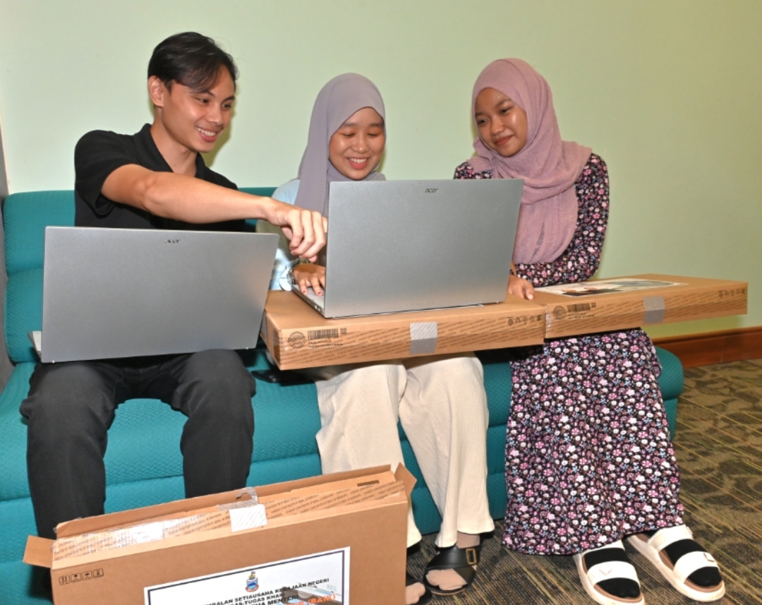 BAIK programme helps students own laptops