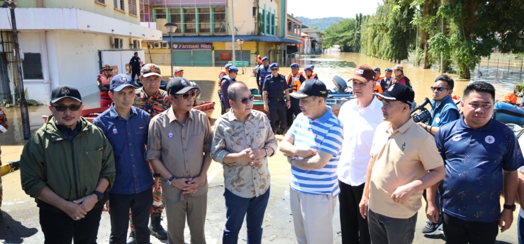 Beaufort and Membakut flood victims receives RM1,300 cash and food items