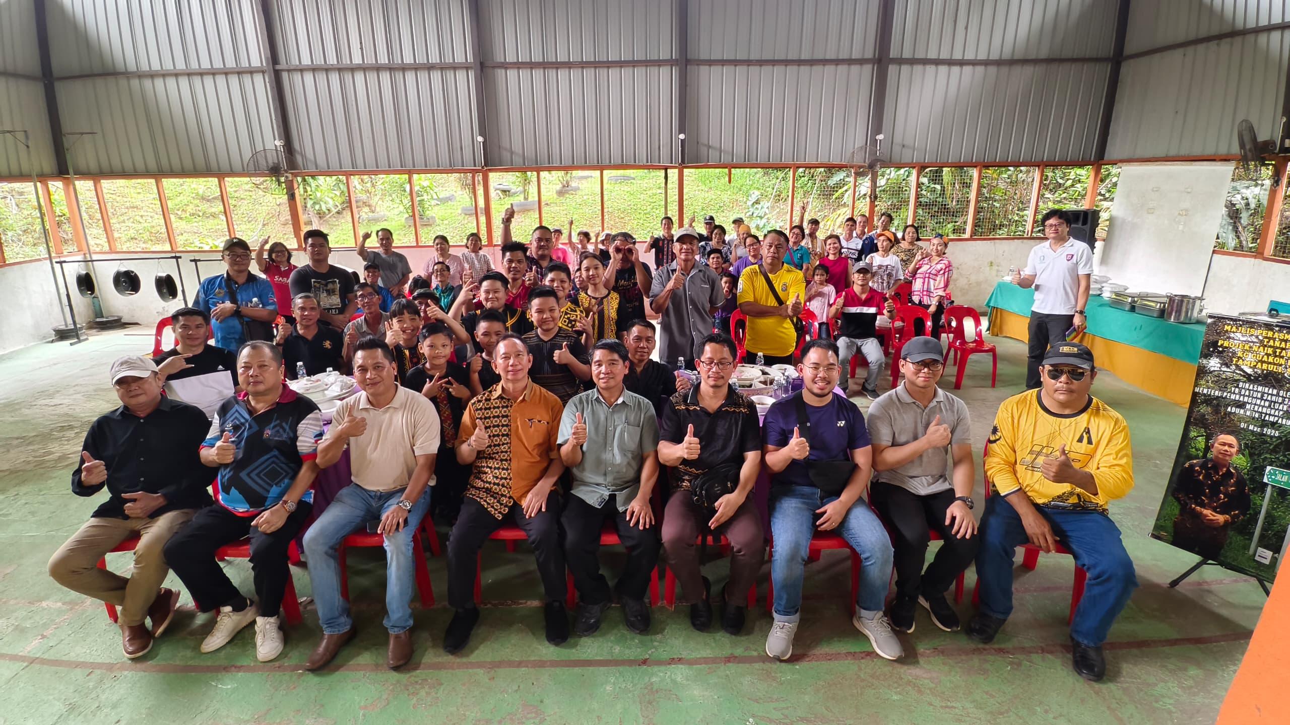 Kejohanan badminton tertutup Tenghilan pupuk persahabatan, semangat kesukanan