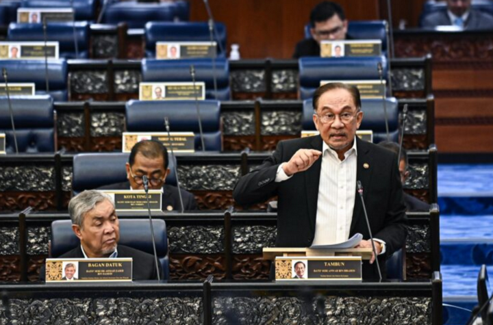 Anwar arah sekolah, universiti beri tumpuan kepada AI
