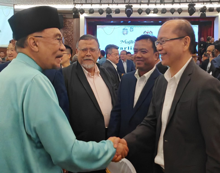 Pengembalian Akta Perkhidmatan Parlimen satu sejarah - Madius
