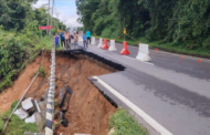 連續降雨引發土崩 根地咬丹南路封閉