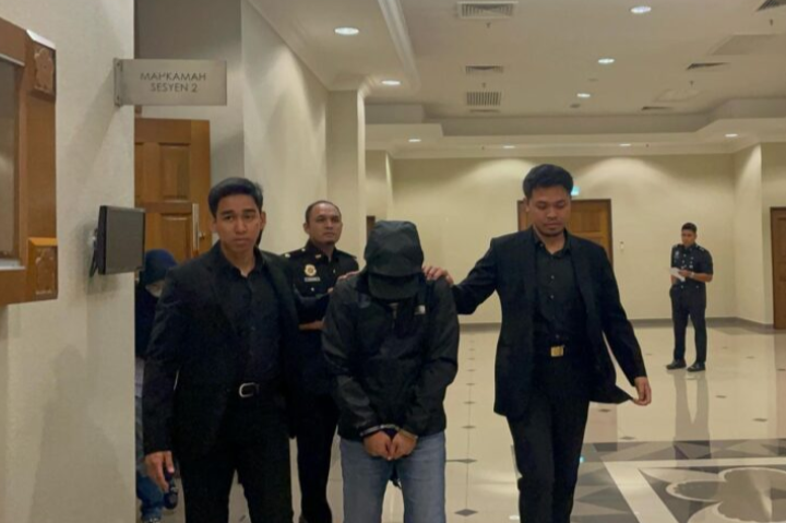 Pegawai Imigresen didakwa terima rasuah RM47,600