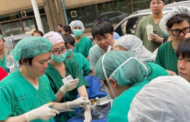 Gempa: Doktor sambung bedah pesakit di luar hospital