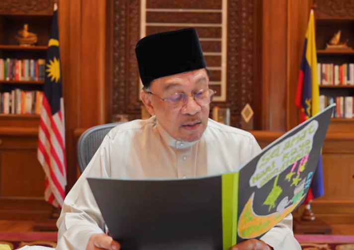 PM terima kad raya pelajar, mohon maaf tidak sempat balas semua