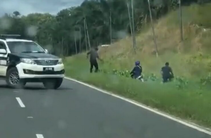 Video tular anggota JPJ pukul penunggang motosikal kejadian lama