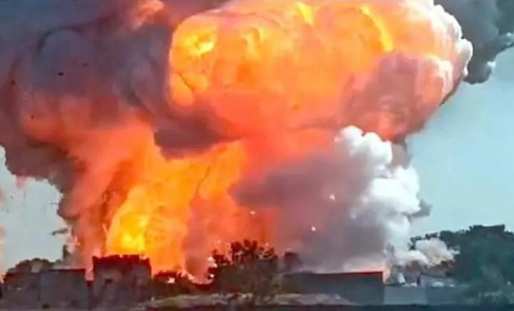 18 maut kilang bunga api meletup di India