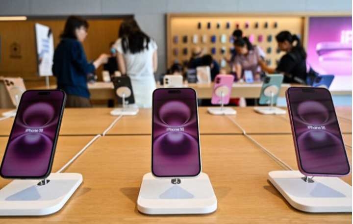 Elak tarif, Apple ‘terbangkan’ lebih 1.5 juta iPhone dari India