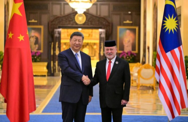 Presiden China Xi Jinping diberi sambutan negara