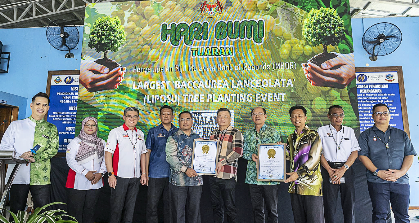 Hari Bumi Tuaran cipta rekod MBR penanaman pokok liposu terbanyak dalam satu acara