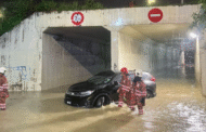 SUV dipandu wanita terperangkap dalam banjir