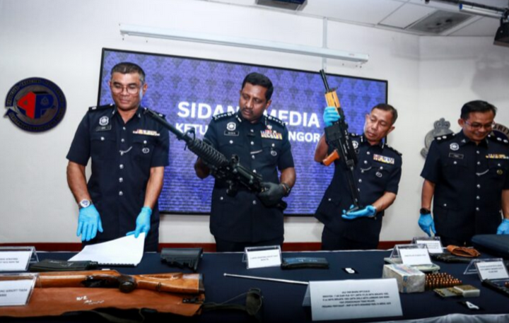 Pesara 69 tahun dicekup simpan senjata api haram
