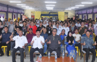 Ellron serah sumbangan mesin basuh kepada SMK Keningau