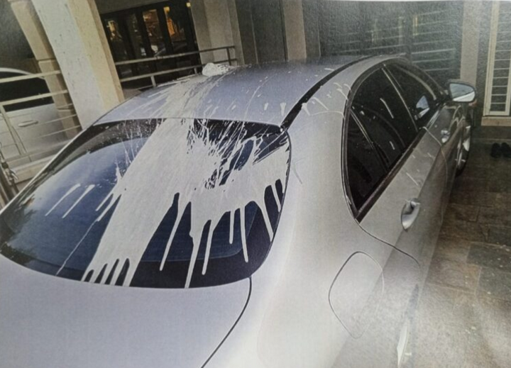 Kereta disimbah cat kelabu oleh lelaki tidak dikenali