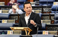 Nik Nazmi pula lepaskan jawatan menteri