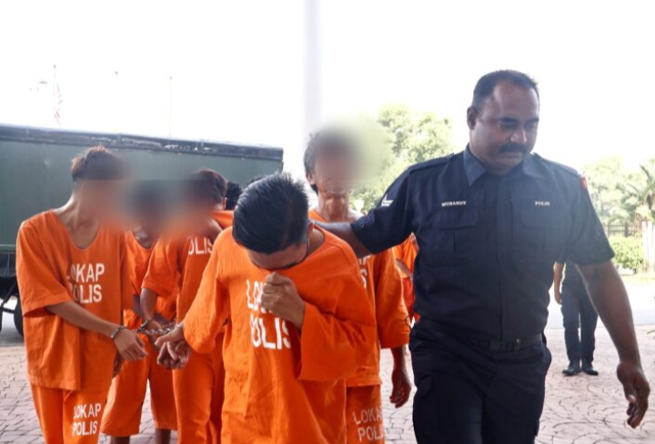 Pengintai tandas wanita direman empat hari
