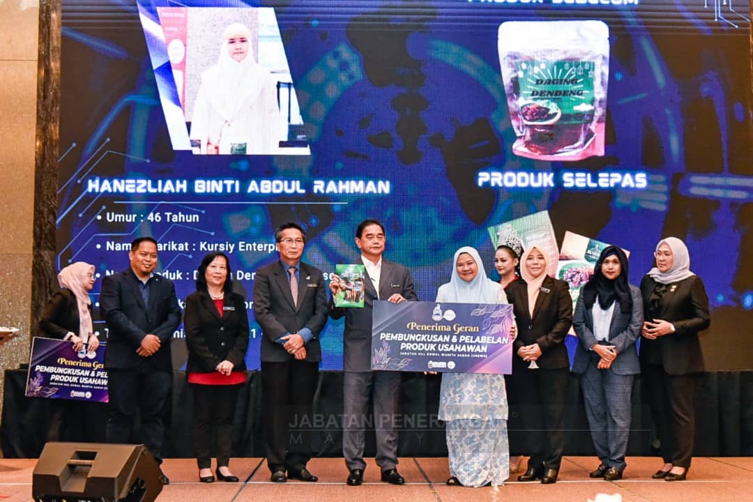 52 usahawan wanita terima geran pembungkusan produk