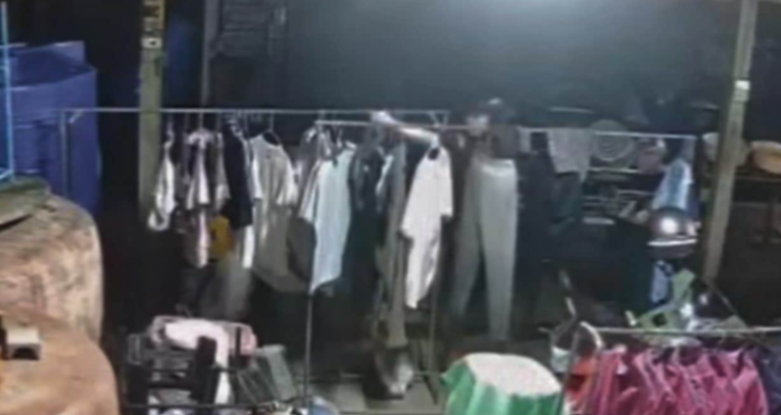 Pemuda dirakam CCTV hidu seluar dalam lelaki di Thailand