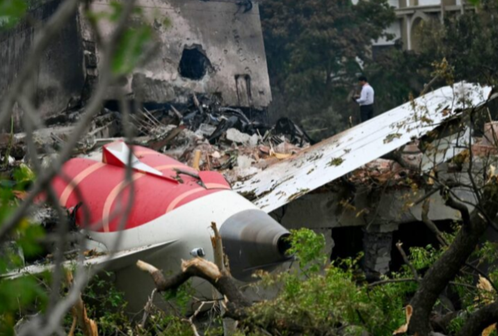 Pesawat Air India 171 berkecai selepas 30 saat ke udara