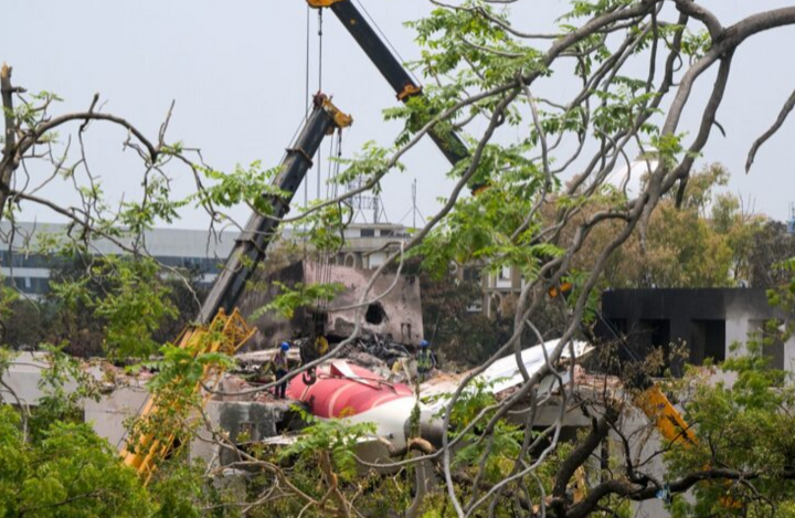 Kesilapan pembantu juruterbang punca nahas pesawat Air India?