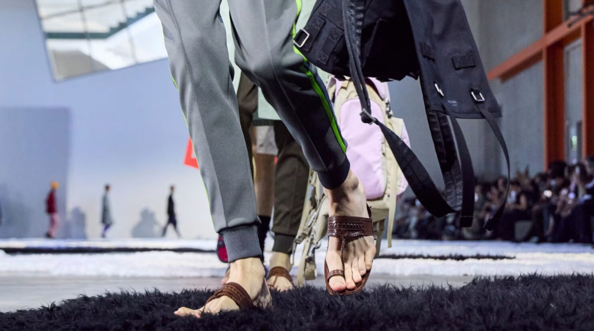 Sandal Prada dikecam ciplak warisan budaya India