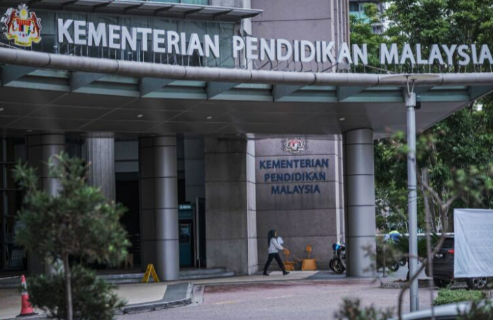Lebih 430,000 guru boleh mula tebus Baucar Buku Guru Madani