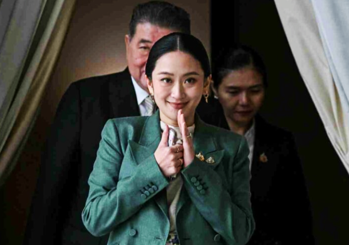 Paetongtarn ulang sejarah politik dinasti Shinawatra