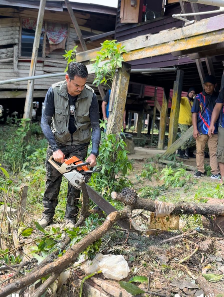 Jaffari sertai Program Gotong-Royong Perdana di Kg. Gum-Gum