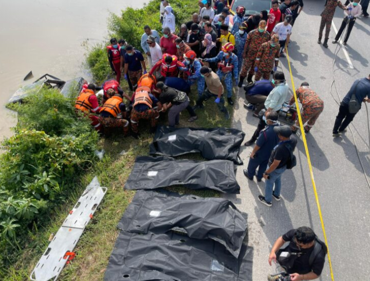 Enam beranak dilaporkan hilang, ditemukan maut dalam sungai
