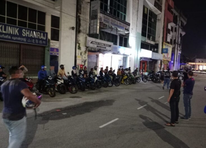 Suami degil tak dengar nasihat isteri ditahan ketika merempit