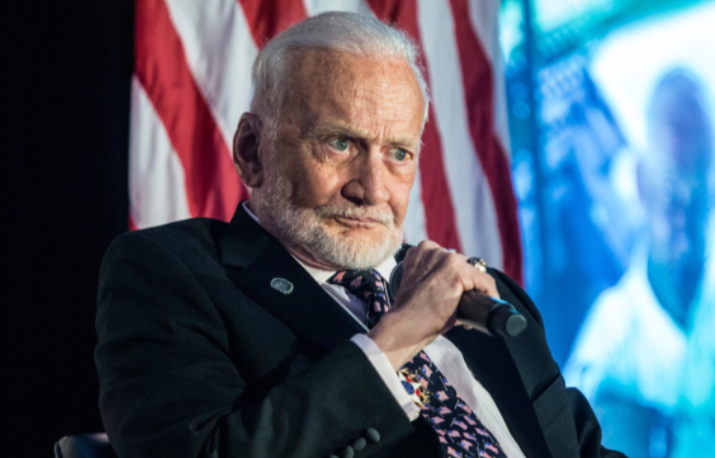 Buzz Aldrin akui misi AS ke bulan adalah palsu?