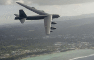 Pesawat komersial hampir bertembung dengan pesawat pengebom B-52 di udara