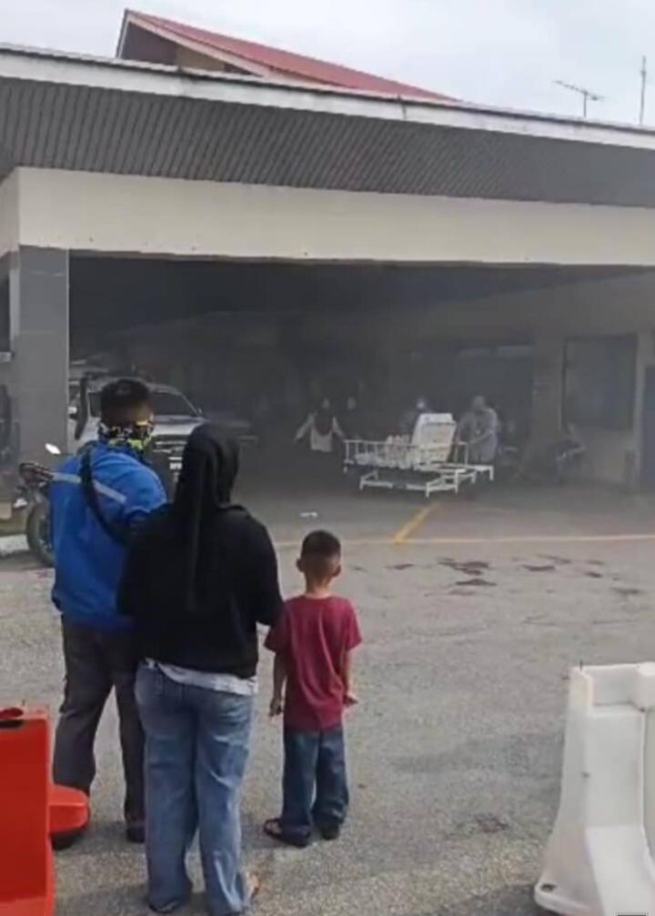 Gempar suis soket wad HTAR terbakar