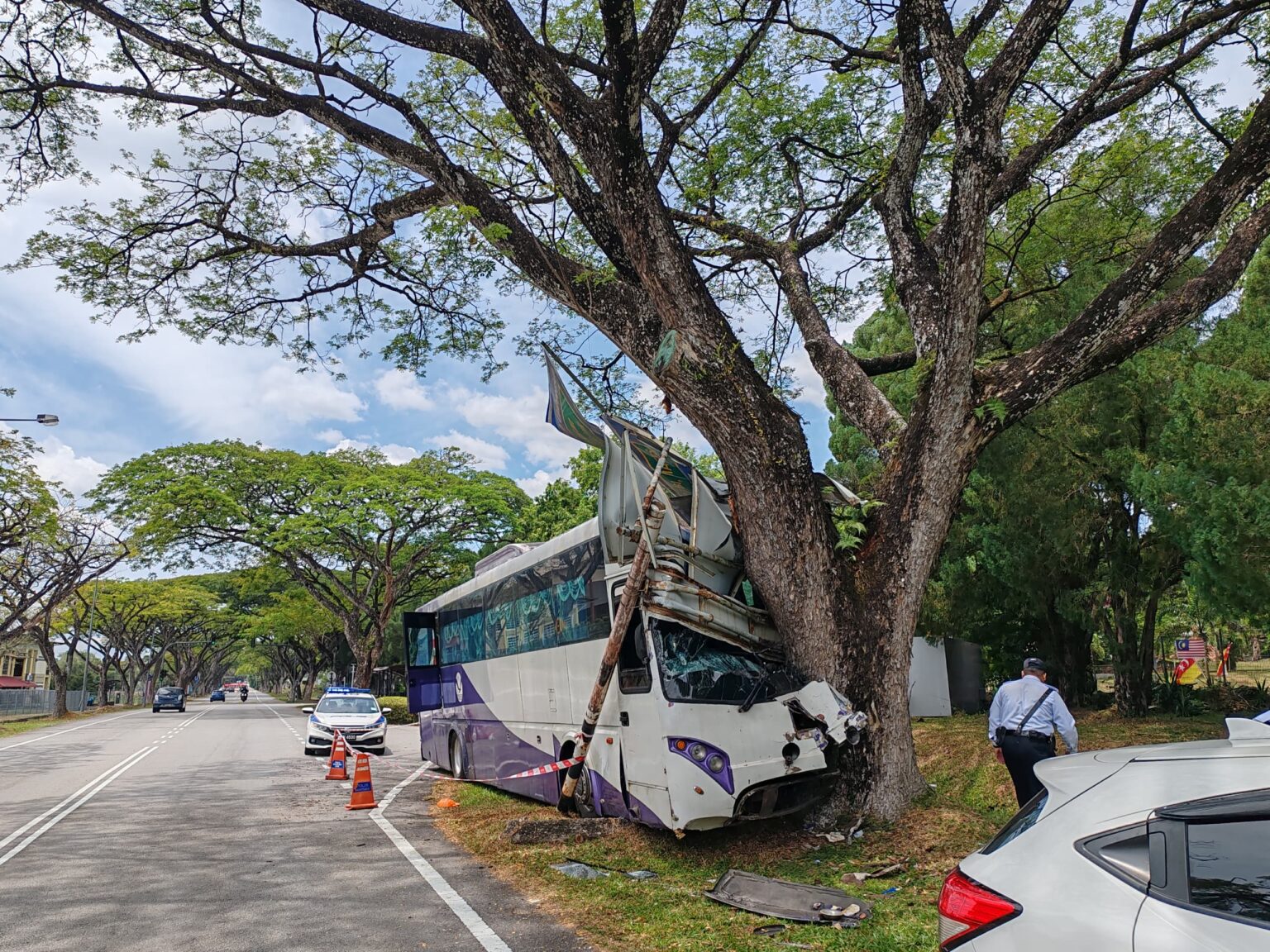 Pemandu bas direman ada 13 saman lampau