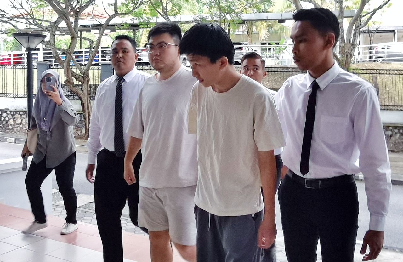 Dua ‘keldai akaun’ didenda, mengaku miliki 90 kad ATM orang lain