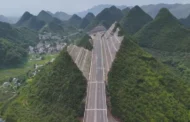 Jurutera China ‘potong’ gunung untuk bina lebuh raya