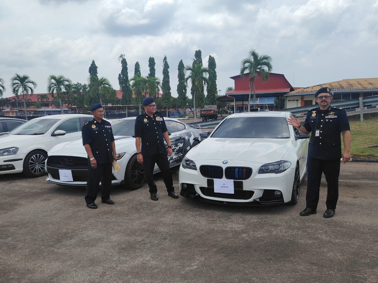 Ford Mustang Fastback, Toyota guna nombor plat palsu di sita