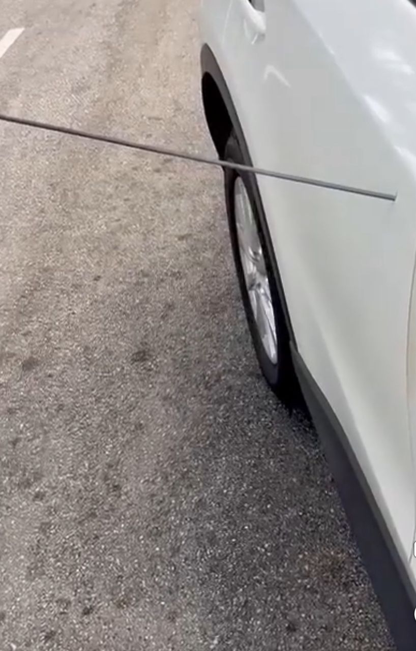 Lelaki terkejut kereta terkena anak panah