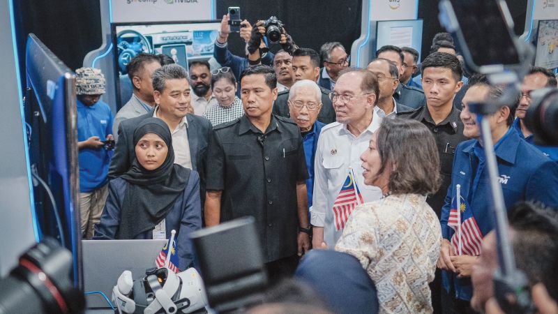 Kerajaan pertimbang insentif RM100 kepada pelajar IPT