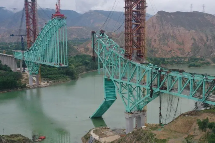 12 maut, empat hilang jambatan runtuh di China