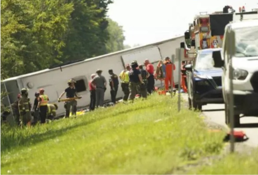 Bas pelancong terbalik di New York, lima orang maut