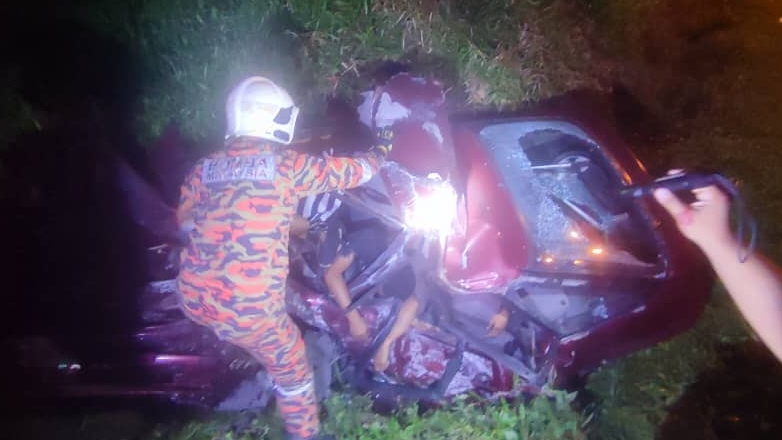 Empat maut, kereta dipandu remaja mengantuk masuk parit