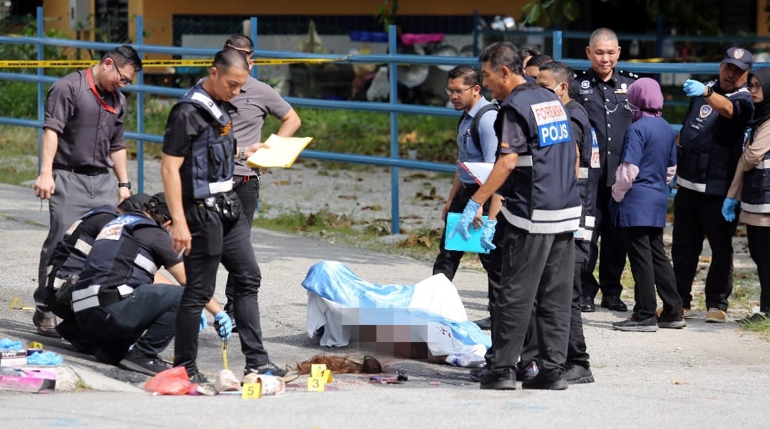 Mak nyah maut dibunuh, digilis dengan lori