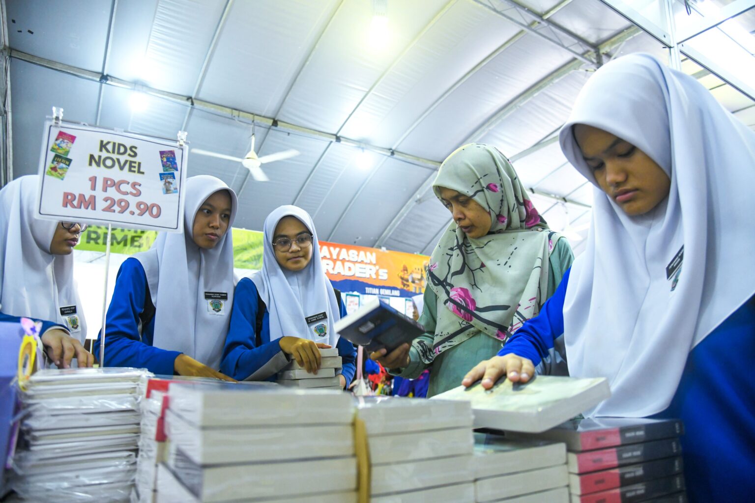 500,000 pelajar IPT terima Baucar Buku Madani RM100 mulai hari ini