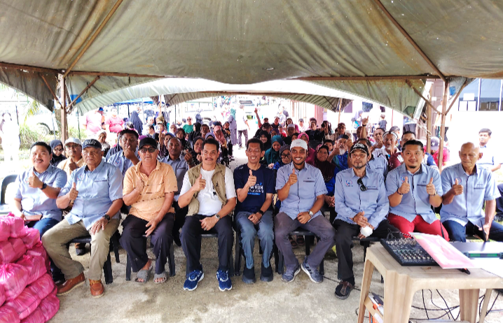 Jaffari santuni rakyat, rasmi Kejohanan Futsal Kg. Jaya Bakti